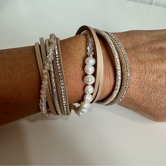 Francesca’s Leather & Bead Choker or Bracelet in Gold with Magnetic Closure - Picture 7 of 9